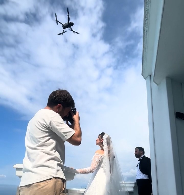 Sıcaktan bunalan gelini dron ile serinletti 7 sicaktan bunalan gelini dron ile serinletti 3 mucgLwth