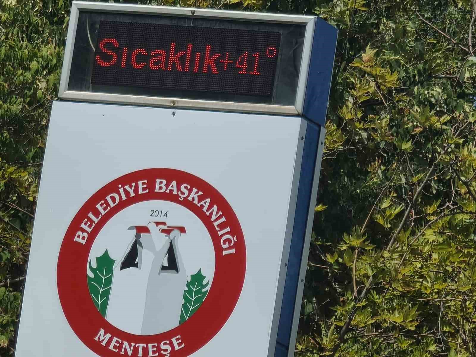 Sıcaktan bunalan vatandaş soluğu oto yıkamacıda aldı 4 sicaktan bunalan vatandas solugu oto yikamacida aldi 0 dJc33kGA