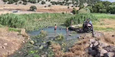 sicaktan-bunalanlar-su-kanallarina-kostu-hljYt7kM.jpg
