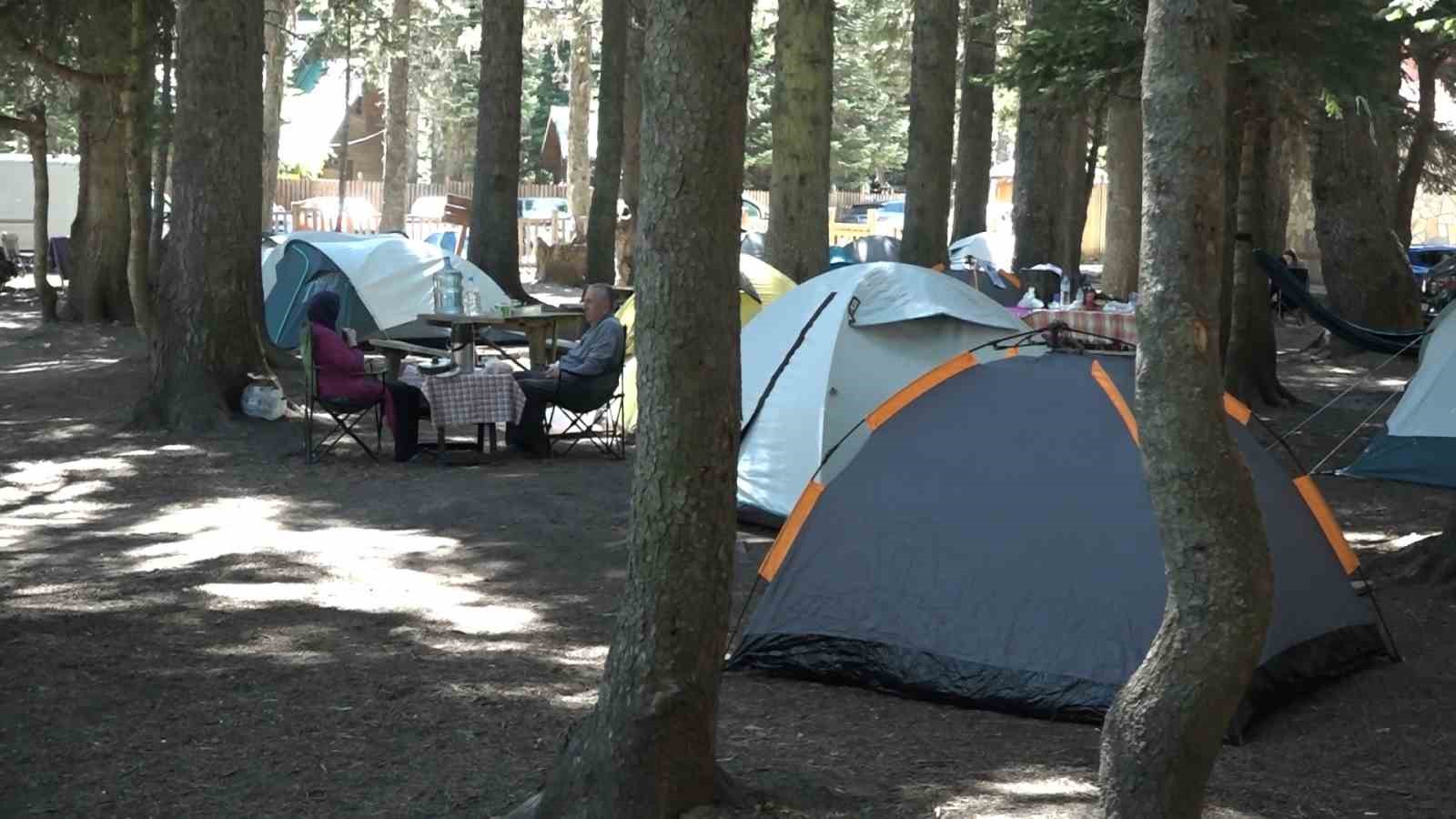 Sıcaktan bunalanlar Uludağ’a çadır kurdu 6 sicaktan bunalanlar uludaga cadir kurdu 2 SUJJQYfU