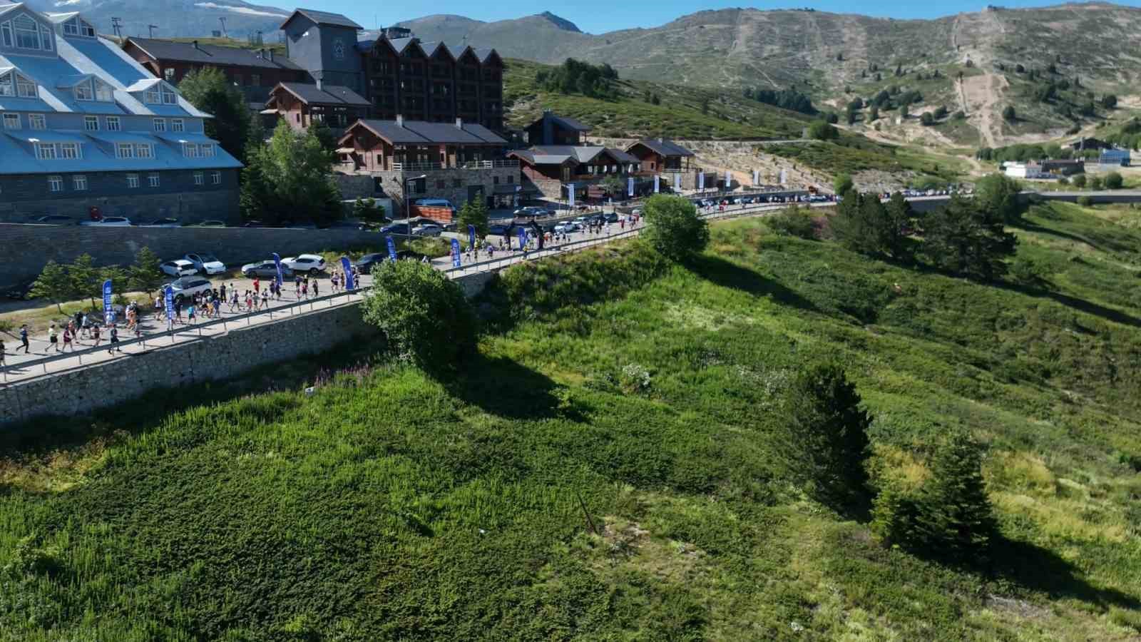 Sıcaktan bunalanlar Uludağ’a çadır kurdu 8 sicaktan bunalanlar uludaga cadir kurdu 4 enyHugiO