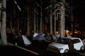 sicaktan-bunalanlar-uludaga-cadir-kurdu-8VVUDcDU.jpg