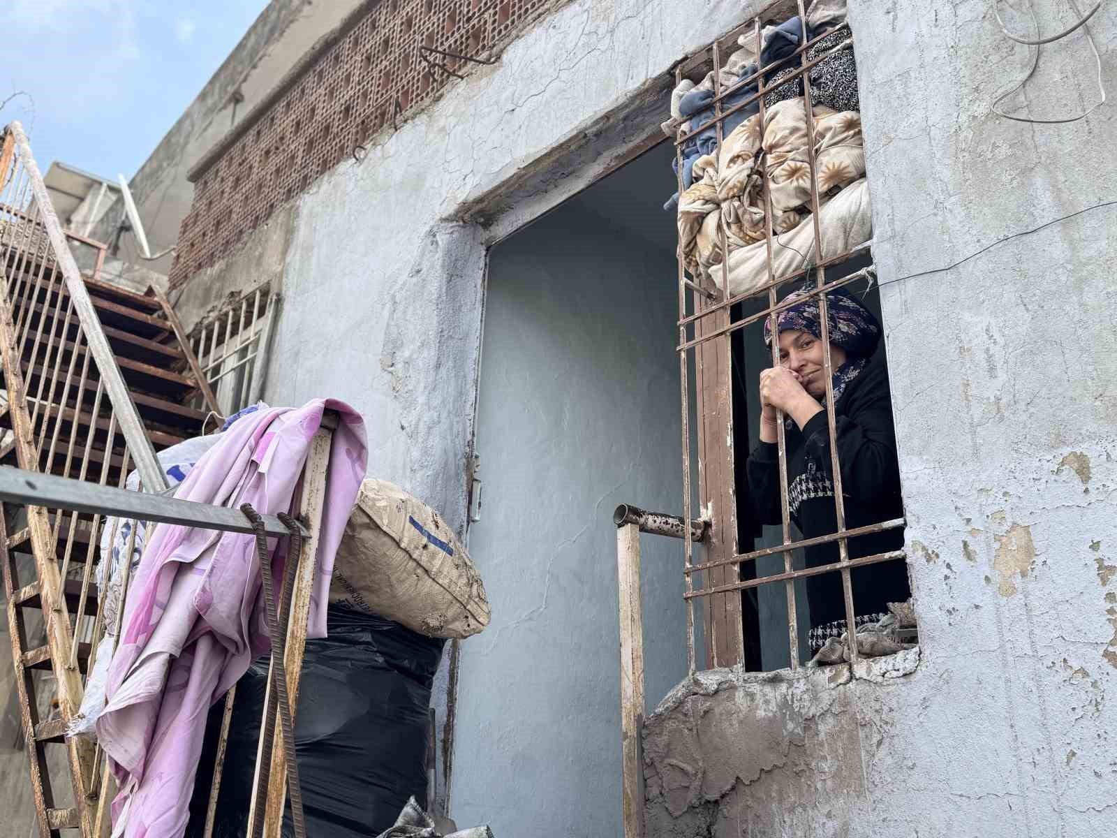 siddet ve kuma gercegine ragmen 4 cocugu icin mucadele ediyor 0 CChBTOwM