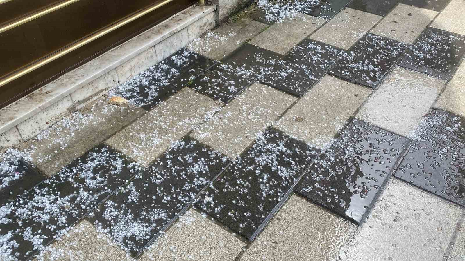 siddetli dolu etrafi beyaza burudu alt gecitler suyla doldu 4 VXHygQj1