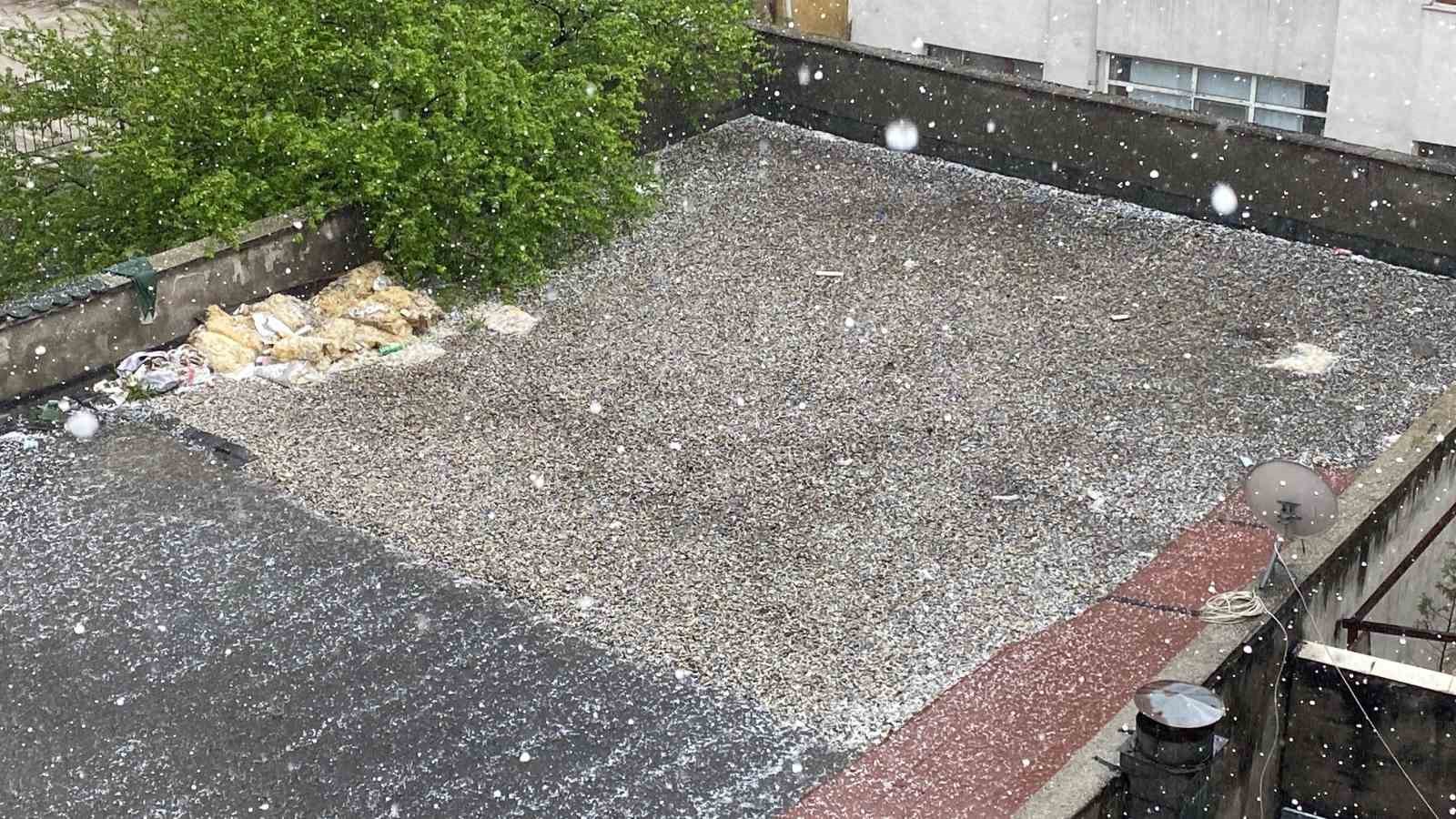 siddetli dolu etrafi beyaza burudu alt gecitler suyla doldu 5 7Lbljjts