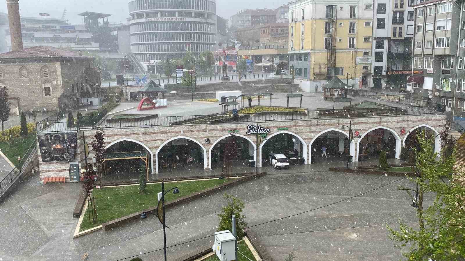 siddetli dolu etrafi beyaza burudu alt gecitler suyla doldu 7