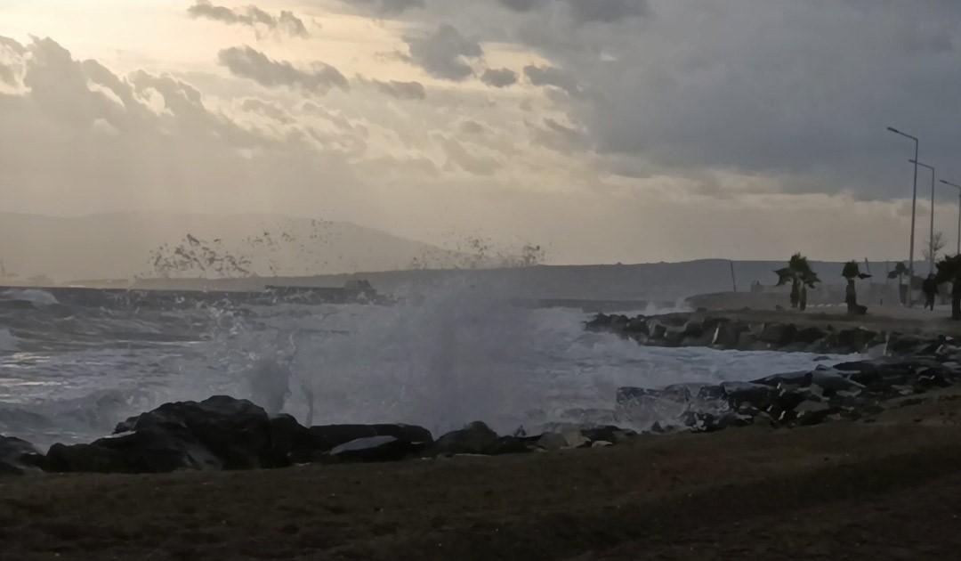 siddetli lodos marmarayi vurdu tekirdag sahil dalgalarla kaplandi 0 sSM1kIbC