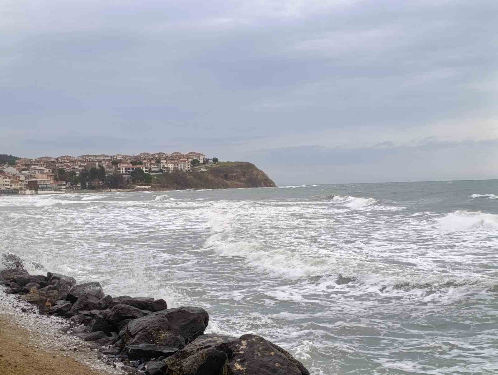 siddetli lodos marmarayi vurdu tekirdag sahil dalgalarla kaplandi 3 7LRtQr3W