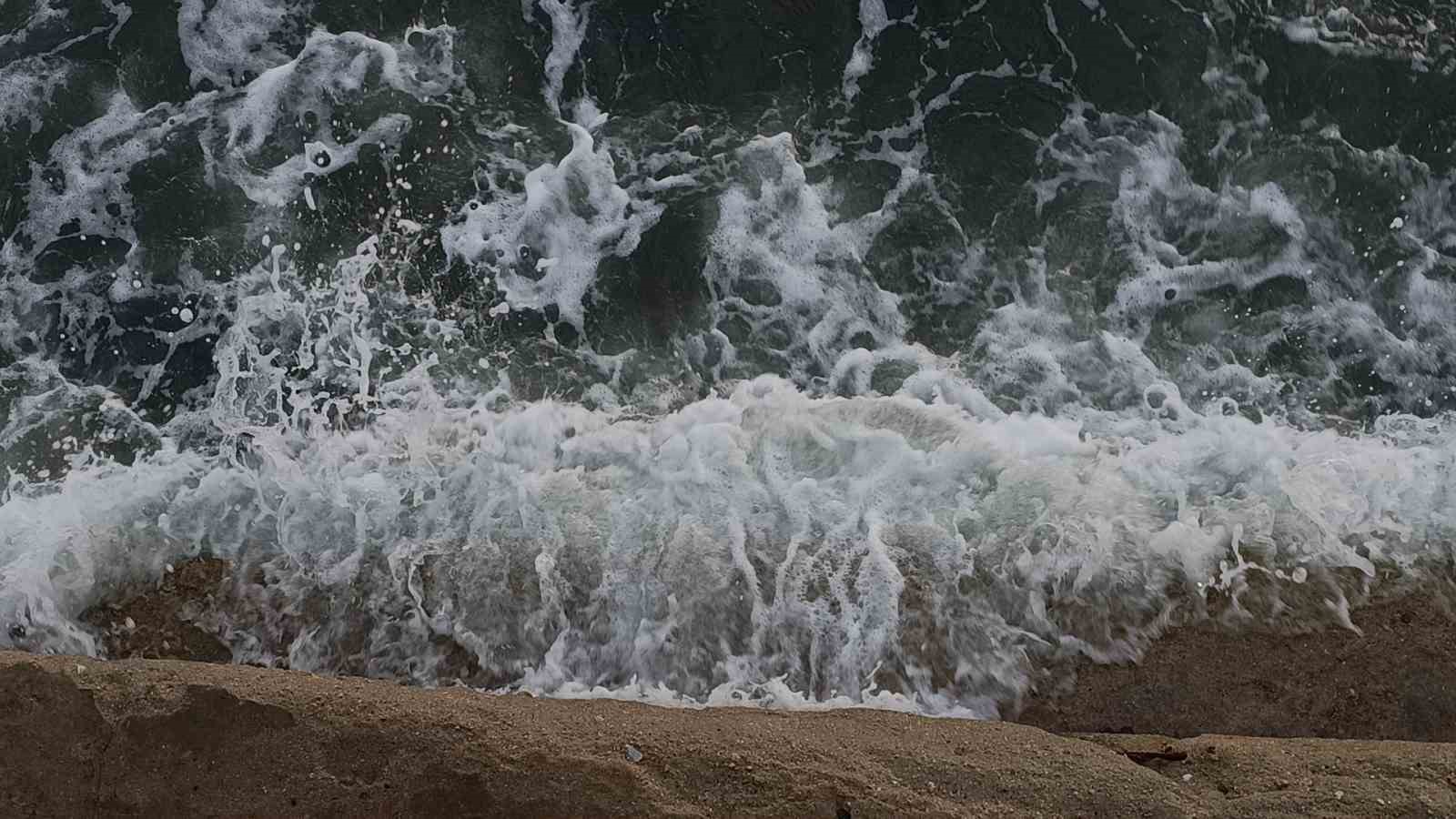 siddetli lodos marmarayi vurdu tekirdag sahil dalgalarla kaplandi 4 UOEbbdKb