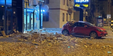 siddetli-ruzgar-binanin-duvarini-ucurdu-iBh3iPGH.jpg