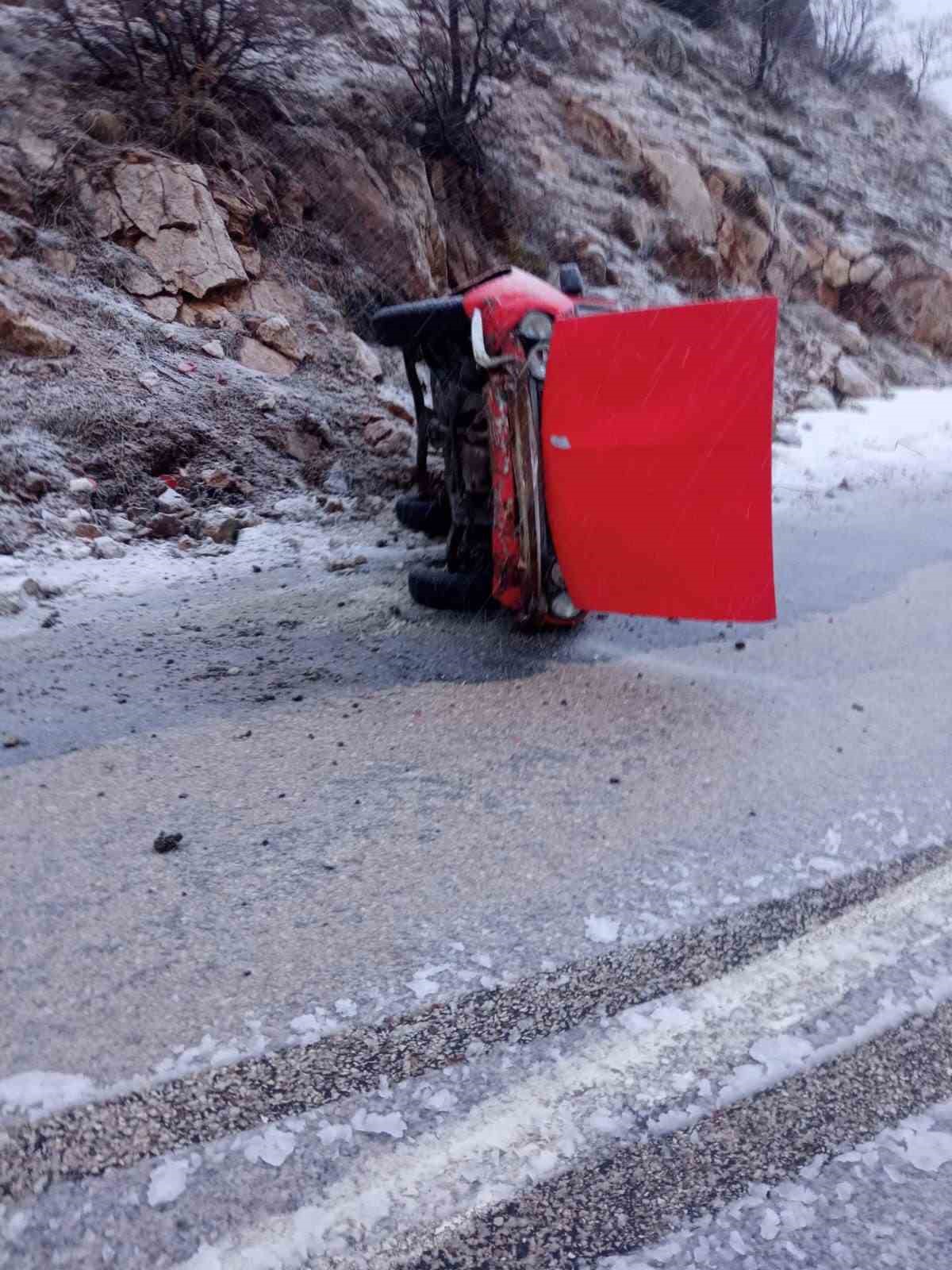siddetli ruzgar otomobili yan yatirdi 1 DLQRm6LQ