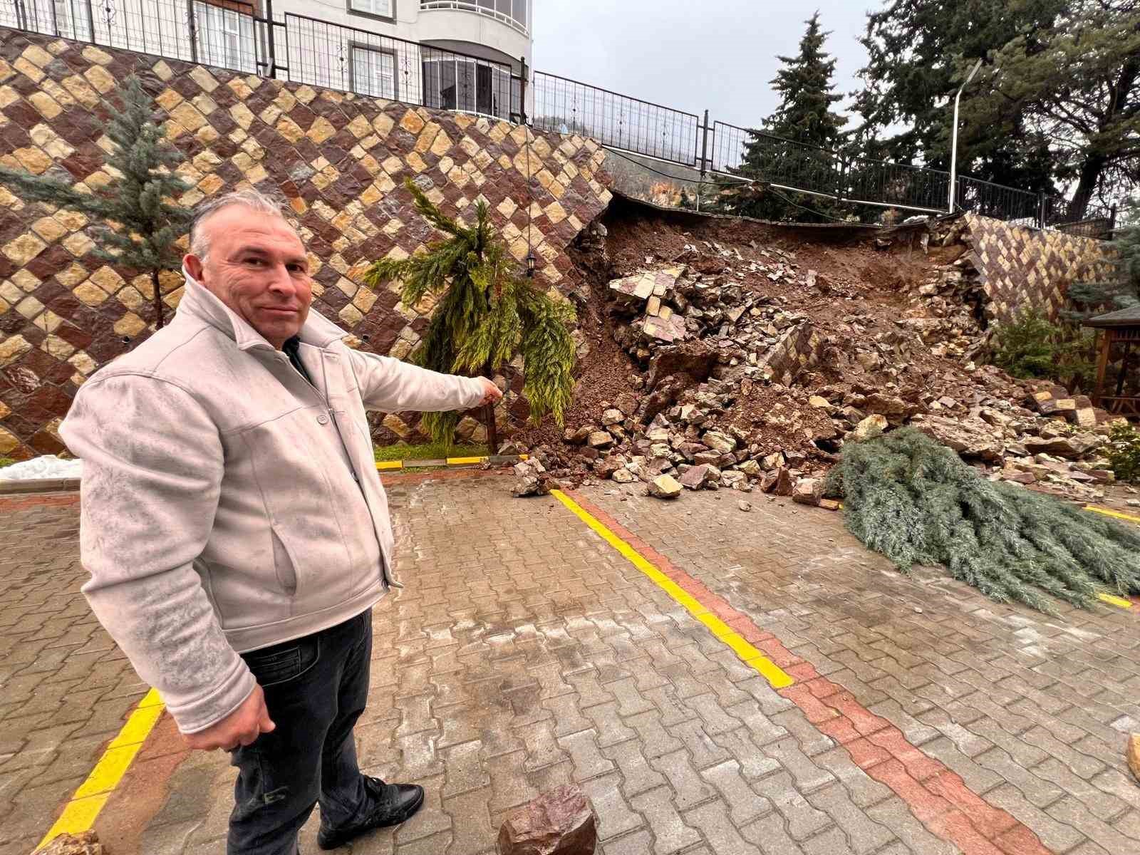 siddetli yagis sonrasi istinat duvari coktu 0 RzZGe6fc