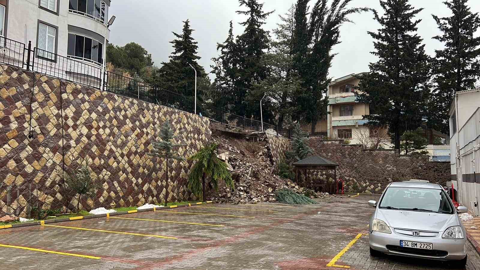 siddetli yagis sonrasi istinat duvari coktu 1 pHAz8KlR