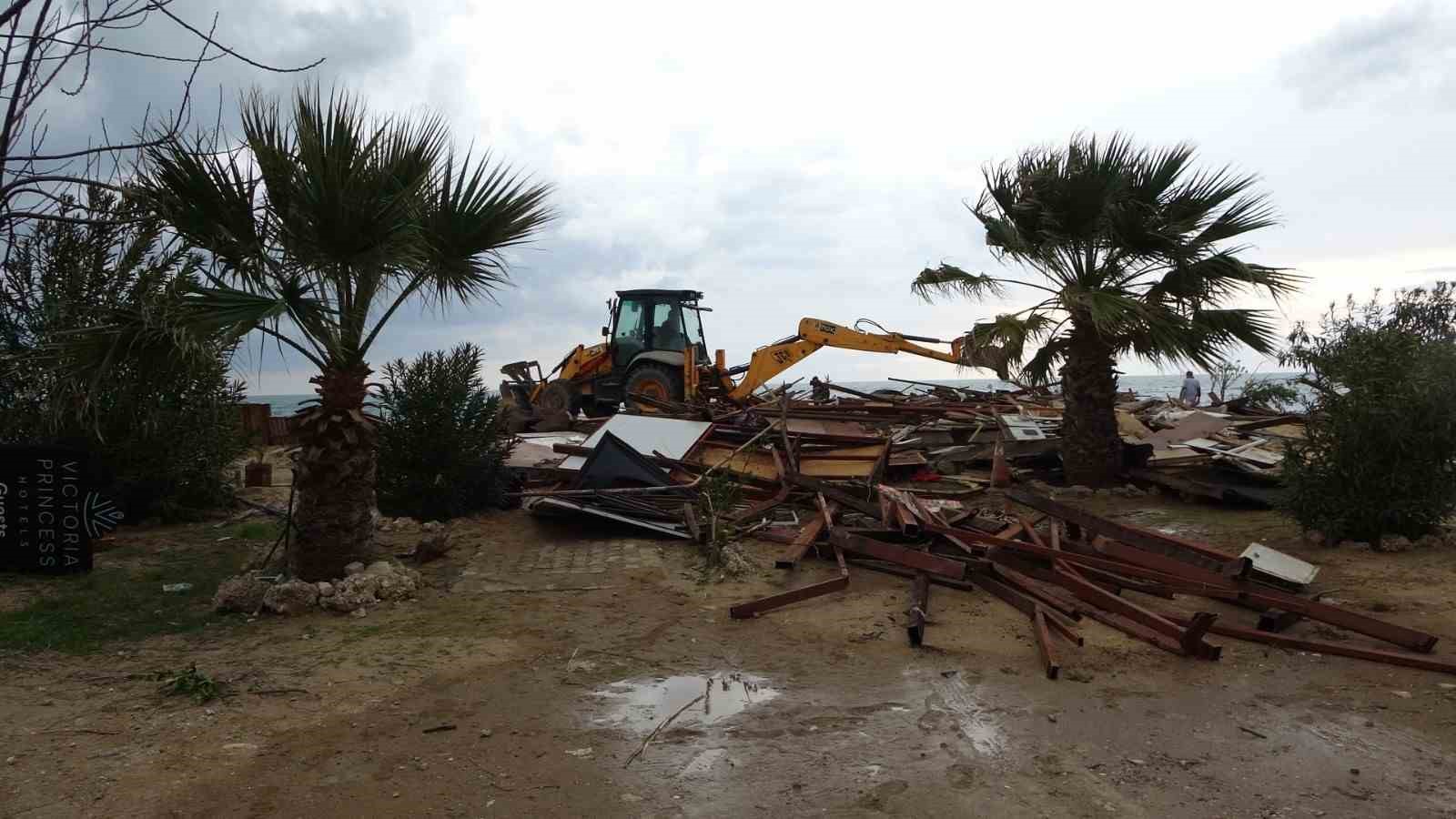 side buyuk plajda gunubirlik 15 isletme yikildi 7 zFHBbgMp
