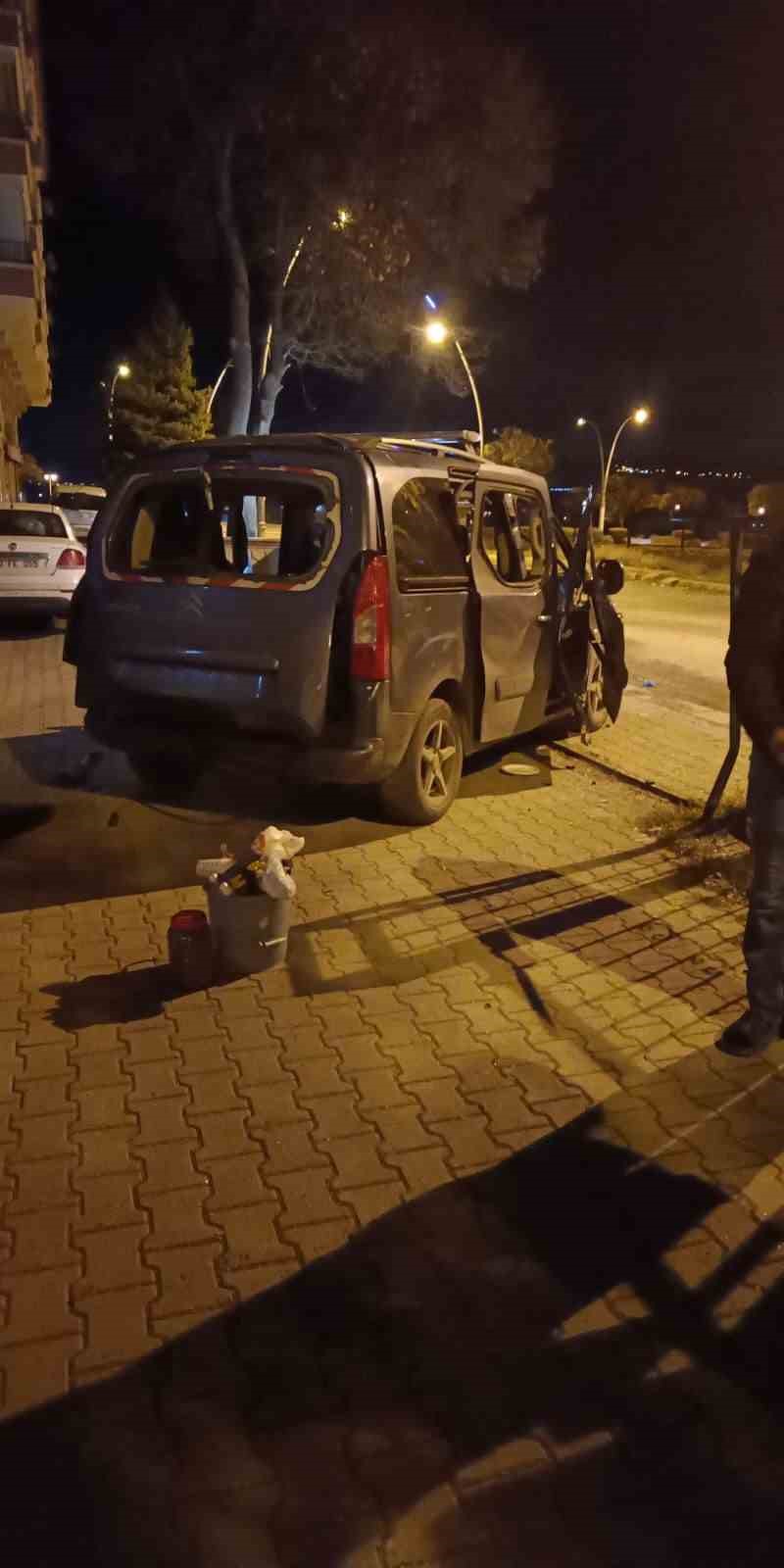 Sigara içmek istediği esnada otomobilinde yaşanan patlama sonucu 1 kişi yaralandı 6 sigara icmek istedigi esnada otomobilinde yasanan patlama sonucu 1 kisi yaralandi 2 Lmwr65wz
