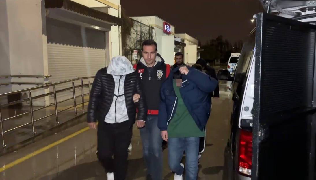 Sigara tartışması: 1 çocuk öldü, 2 kişi yaralandı, 5 çocuk tutuklandı 7 sigara tartismasi 1 cocuk oldu 2 kisi yaralandi 5 cocuk tutuklandi 3 EGv1MuSq