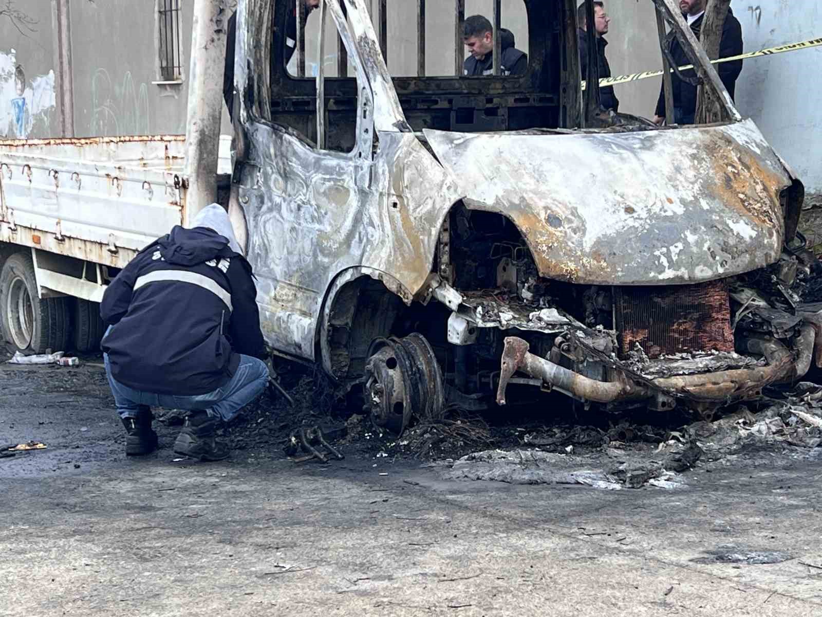 sigindigi aracta yanarak can verdi 4