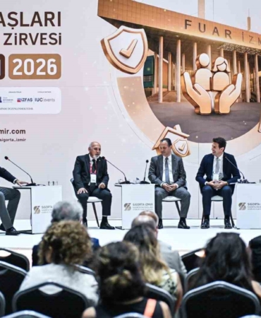 sigorta-izmirde-gelecegin-riskleri-ve-firsatlari-masaya-yatirildi-j27eNHTT.jpg