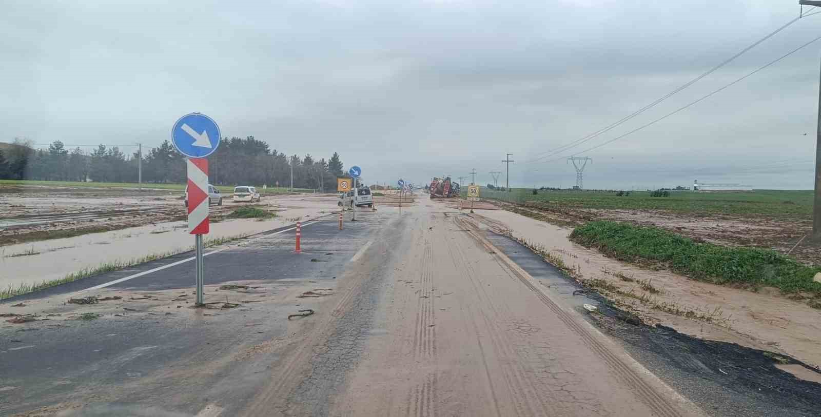 siirt batman karayolunda taskin nedeni ile ulasim saglanamiyor 0 JcTzvymF