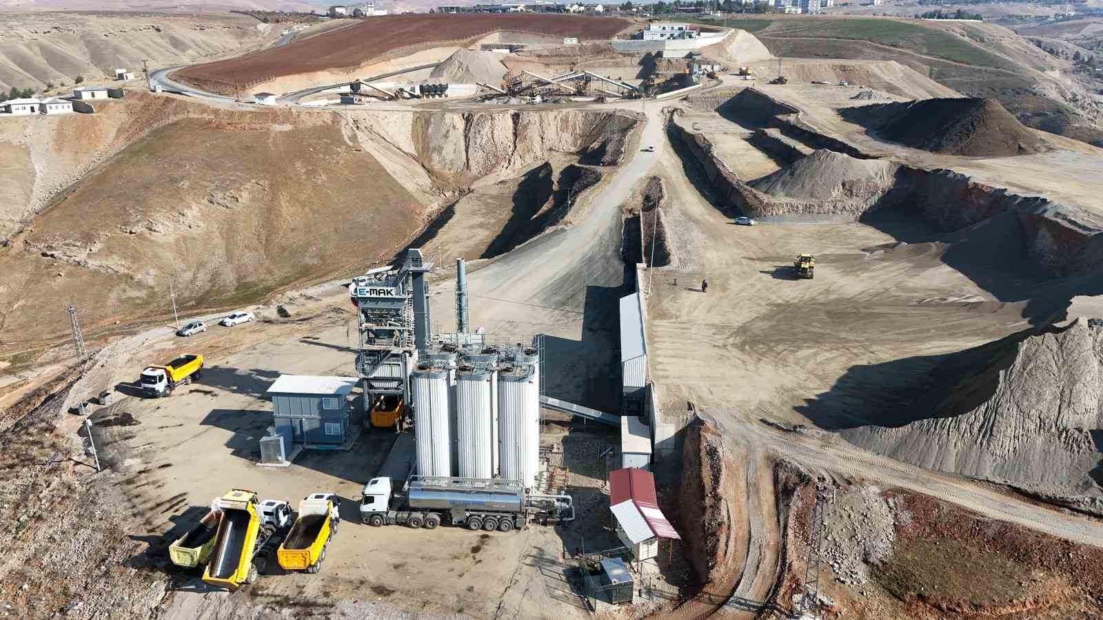 Siirt ekonomisine büyük katkı: 559 milyonluk yatırımın 330 milyonu amorti edildi 4 siirt ekonomisine buyuk katki 559 milyonluk yatirimin 330 milyonu amorti edildi 0 CCyRII6N