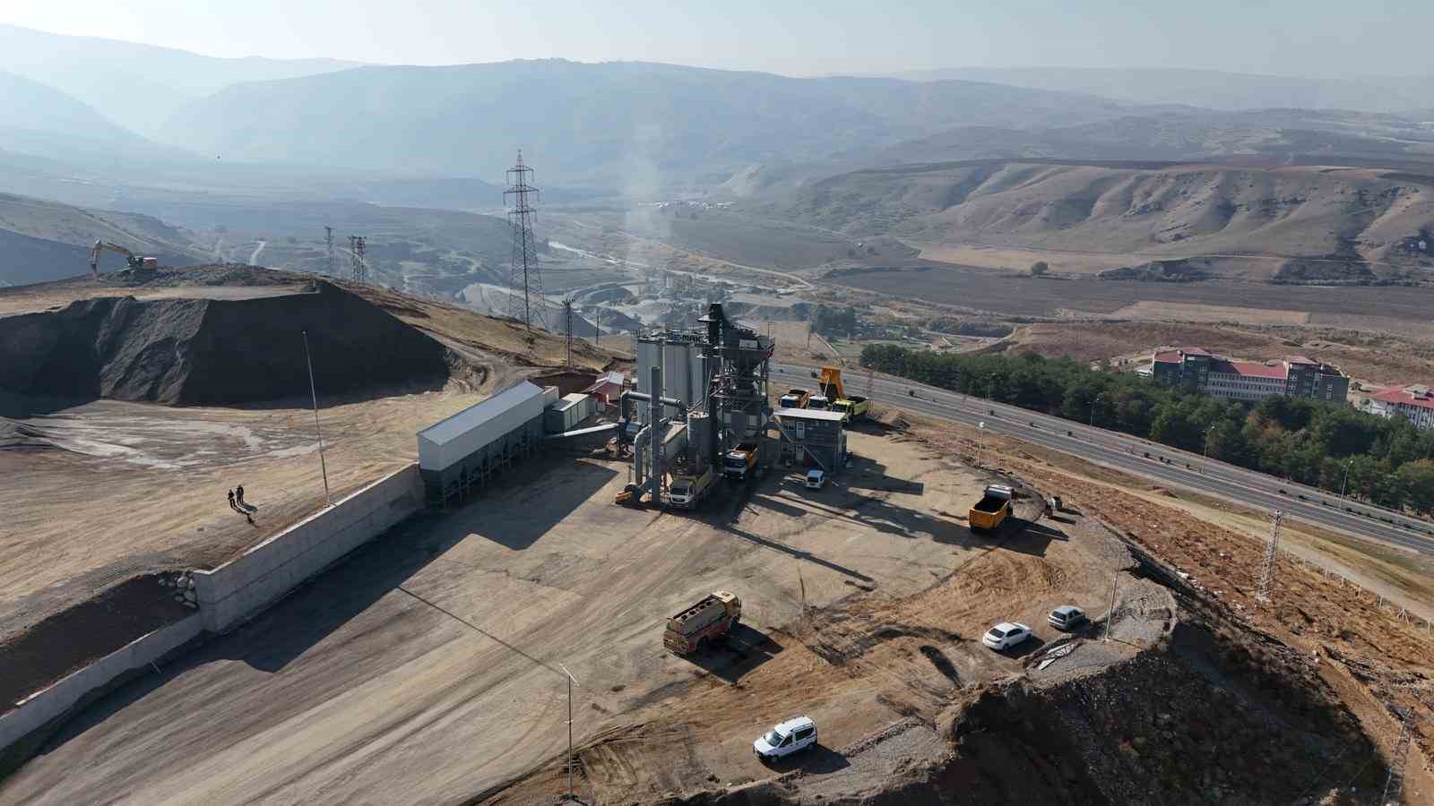 Siirt ekonomisine büyük katkı: 559 milyonluk yatırımın 330 milyonu amorti edildi 5 siirt ekonomisine buyuk katki 559 milyonluk yatirimin 330 milyonu amorti edildi 1 hLv6JaDB