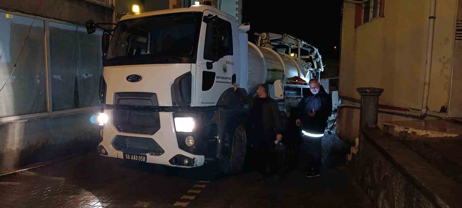 siirt valiligi kurtalanda sel ve taskinlara 21 arac ve 59 personel ile mudahale edildi VF4pjIEr