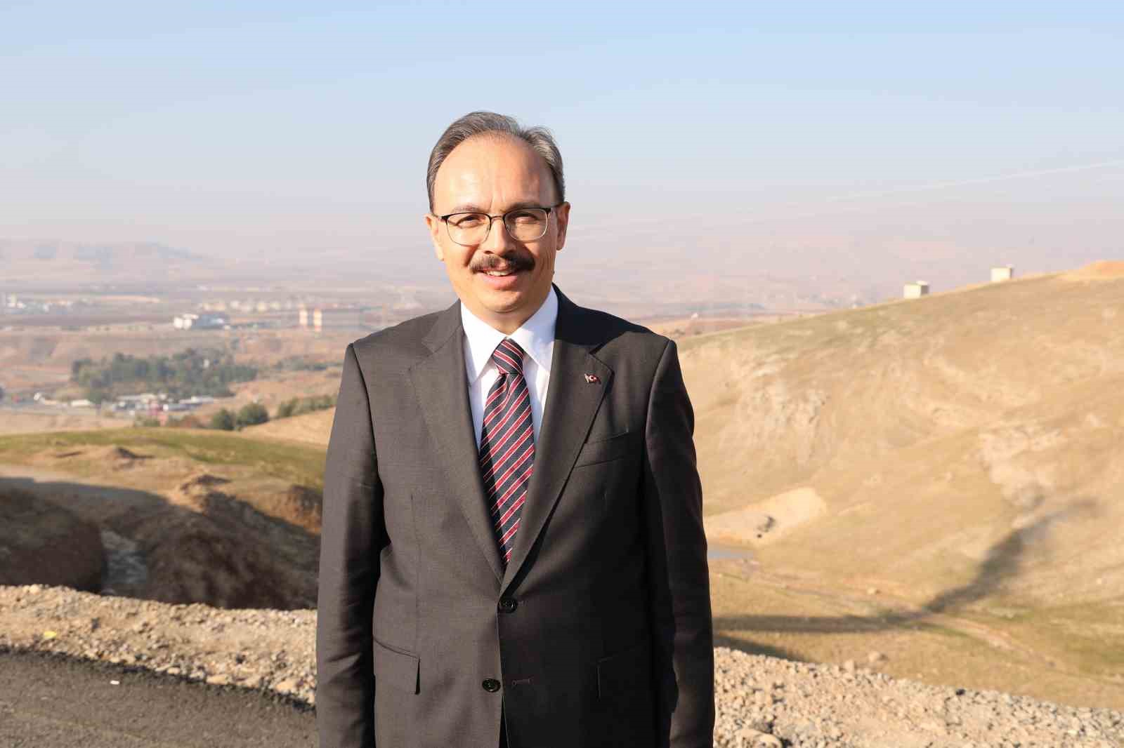 Siirt Valisi Kızılkaya bir asırda yapılan asfalt yolu bir yılda ikiye katladı 6 siirt valisi kizilkaya bir asirda yapilan asfalt yolu bir yilda ikiye katladi 2 Jp3KX4H9