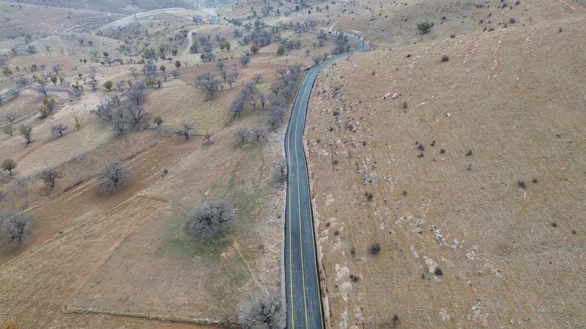Siirt Valisi Kızılkaya bir asırda yapılan asfalt yolu bir yılda ikiye katladı 8 siirt valisi kizilkaya bir asirda yapilan asfalt yolu bir yilda ikiye katladi 4 blgLjLRH