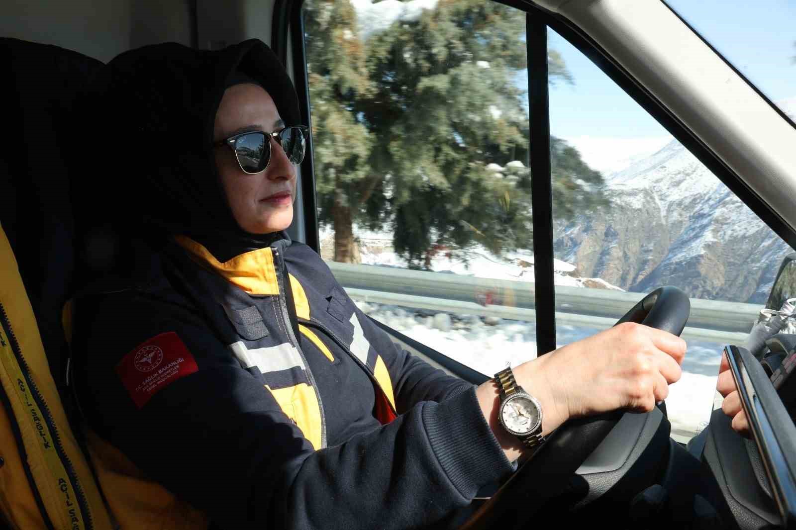 siirtin tek kadin ambulans soforu zorlu cografyada hayat kurtariyor 11 TbI8Lmaw