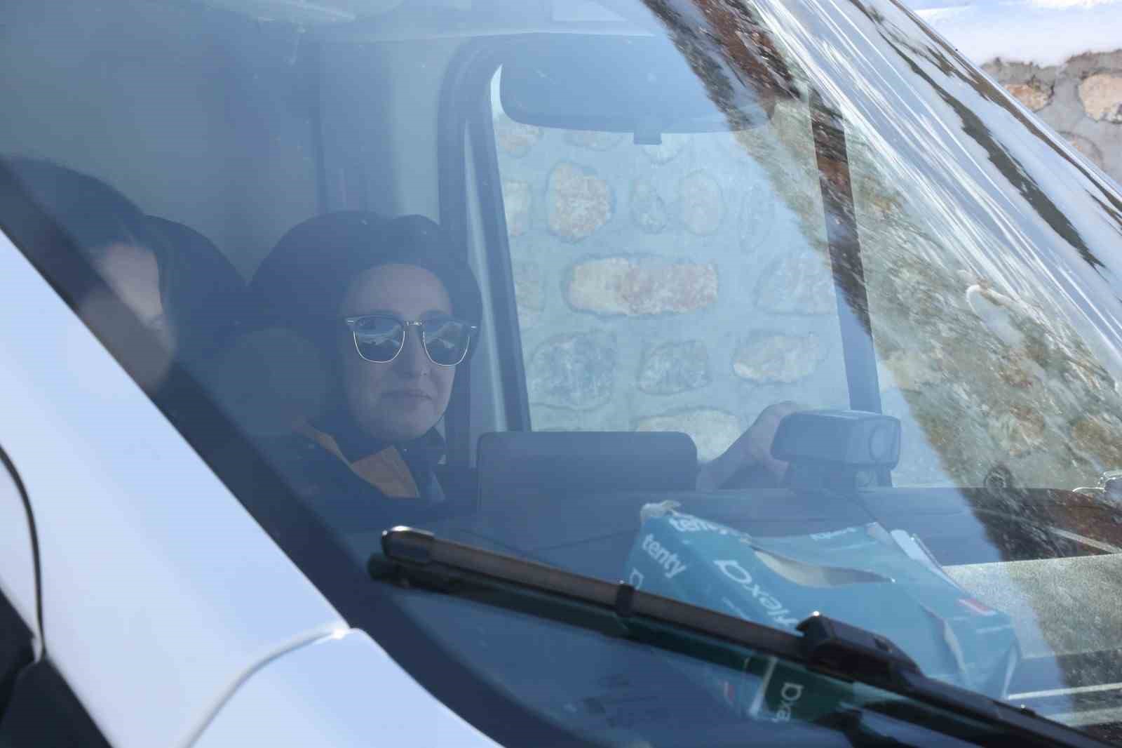 siirtin tek kadin ambulans soforu zorlu cografyada hayat kurtariyor 2