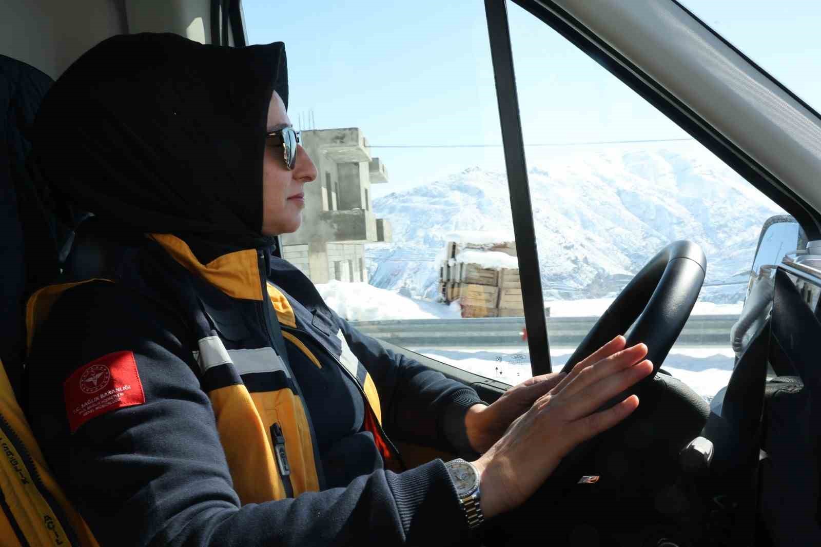 siirtin tek kadin ambulans soforu zorlu cografyada hayat kurtariyor 4