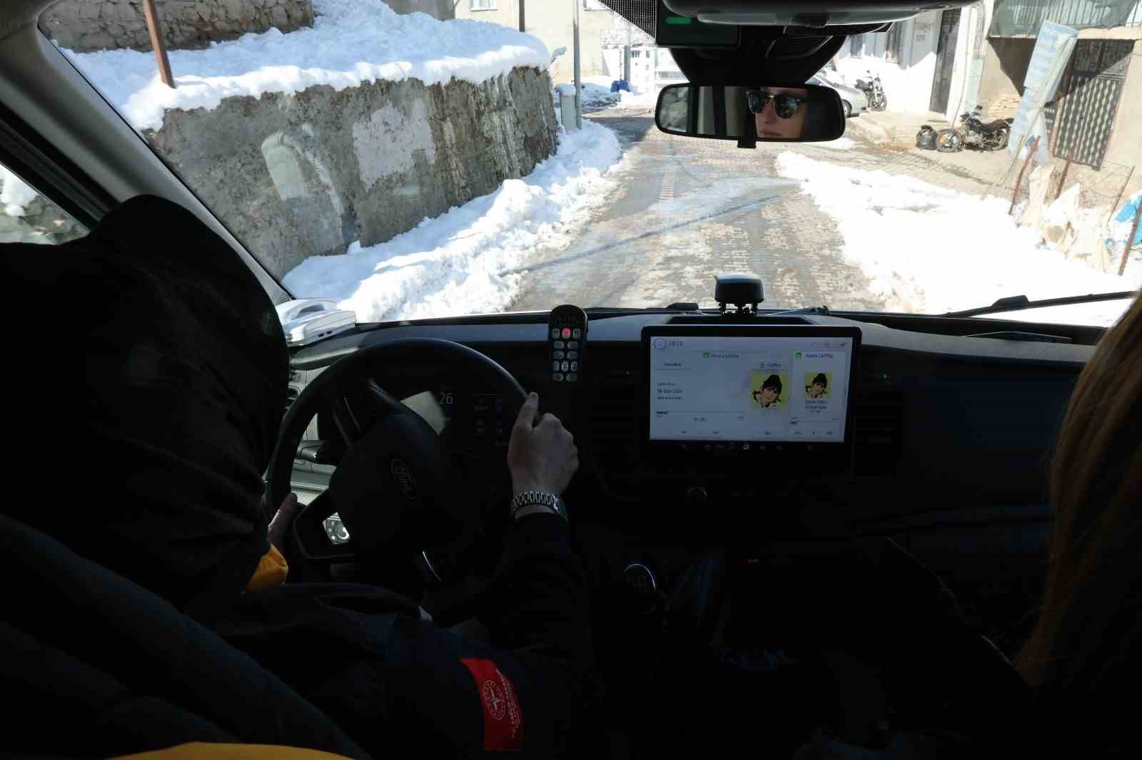 siirtin tek kadin ambulans soforu zorlu cografyada hayat kurtariyor 5 uwVqgVEe