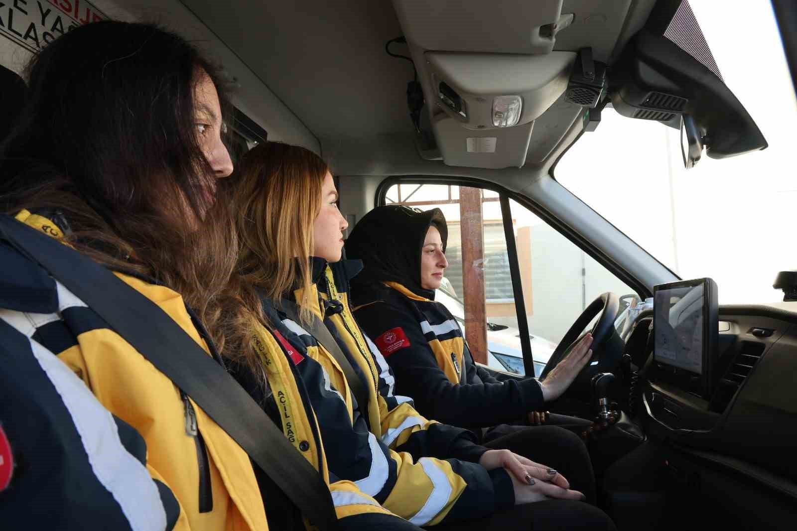 siirtin tek kadin ambulans soforu zorlu cografyada hayat kurtariyor 6 QmJDMQPI