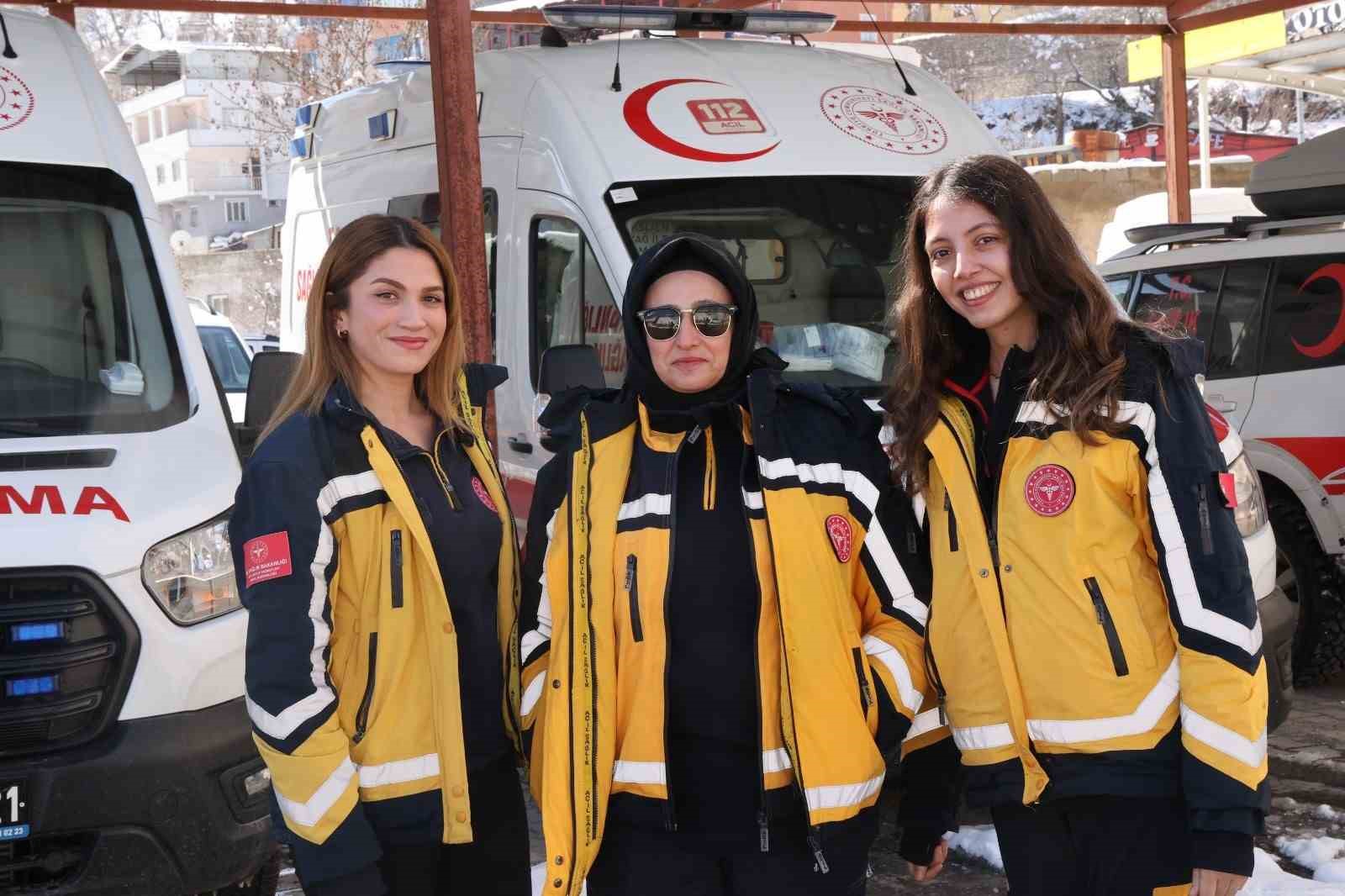 siirtin tek kadin ambulans soforu zorlu cografyada hayat kurtariyor 7 6cijpL1H