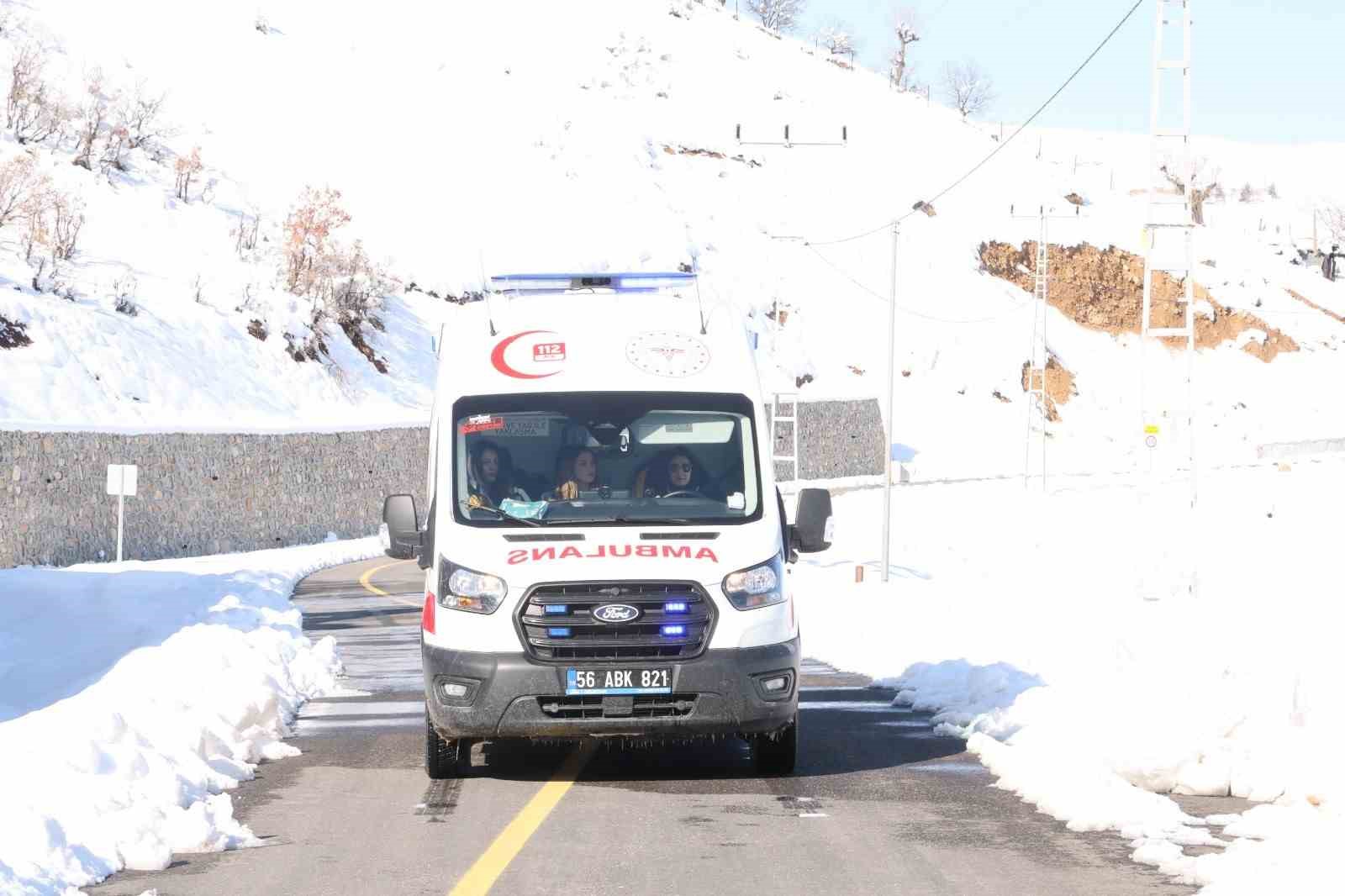 siirtin tek kadin ambulans soforu zorlu cografyada hayat kurtariyor 8 juMIYURc