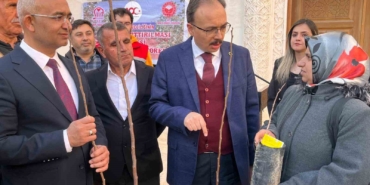 siirtli-ciftcilere-25-bin-fistik-ve-4-bin-300-adet-trabzon-hurmasi-fidani-dagitildi-PBkdKOn1.jpg