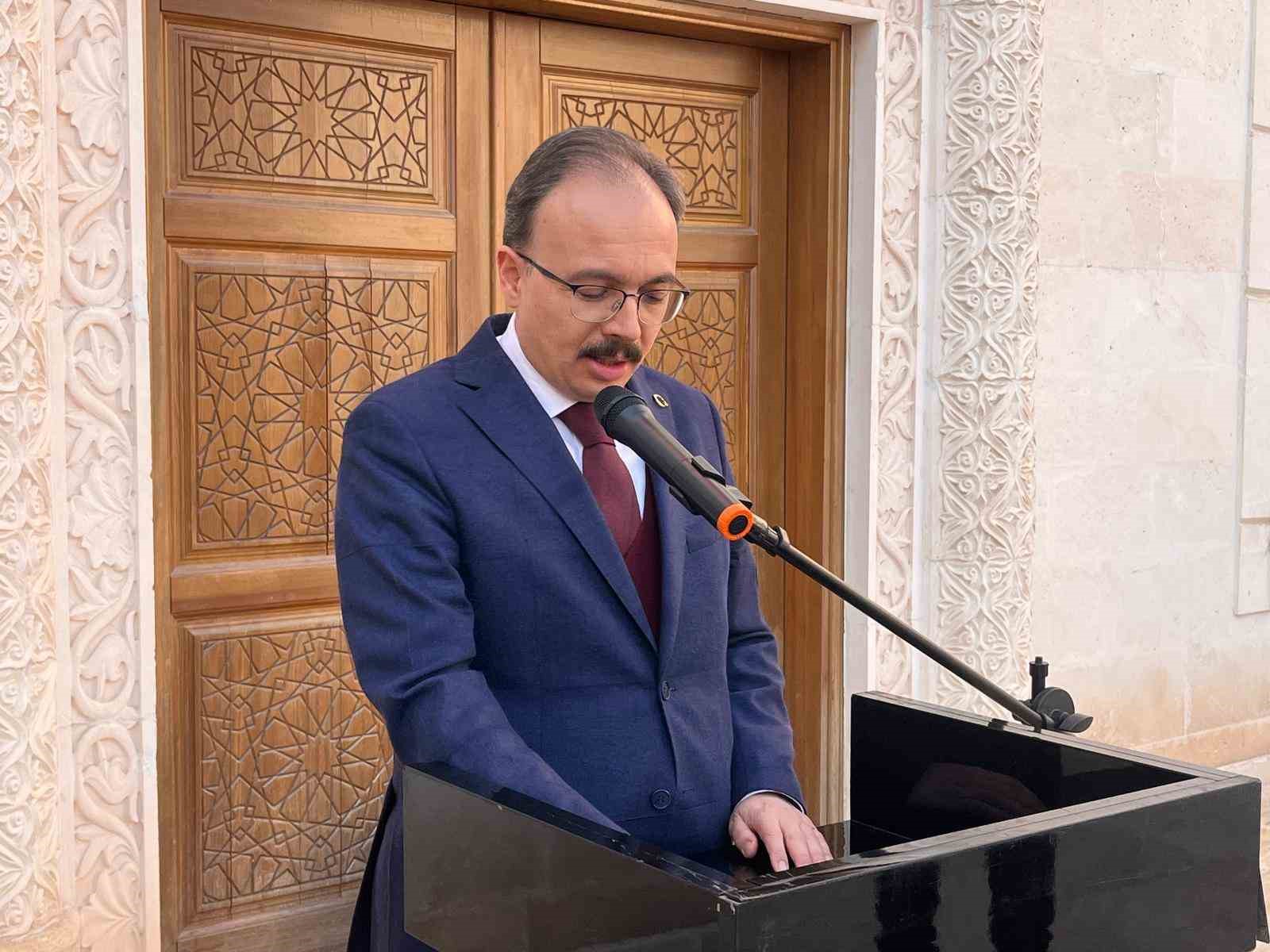 Siirtli çiftçilere 25 bin fıstık ve 4 bin 300 adet Trabzon Hurması fidanı dağıtıldı 5 siirtli ciftcilere 25 bin fistik ve 4 bin 300 adet trabzon hurmasi fidani dagitildi