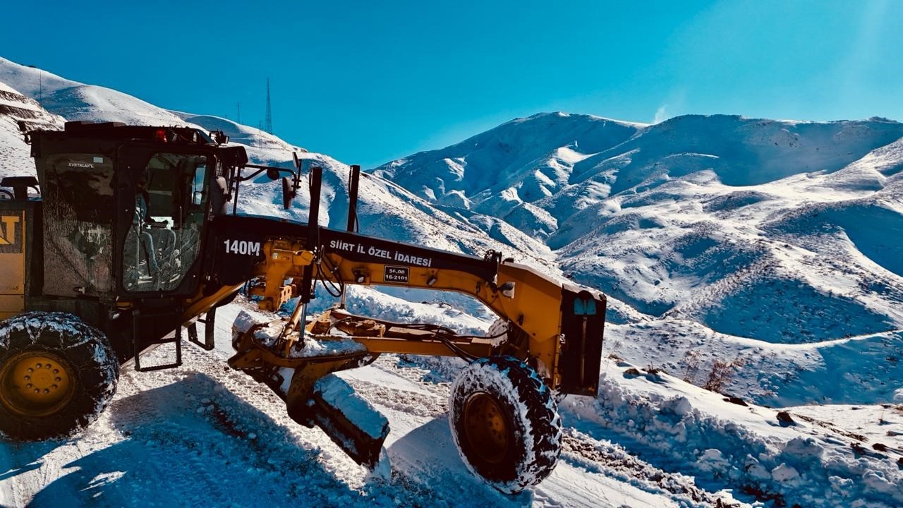 siirtte 10 koyun ulasimini saglayan yol kardan kapandi 0 rObcjNNY