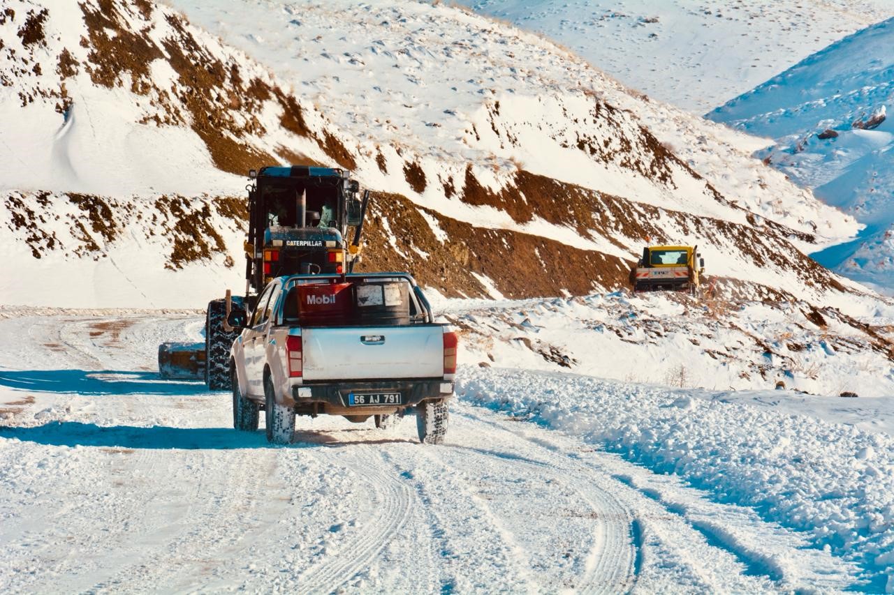 siirtte 10 koyun ulasimini saglayan yol kardan kapandi 5 G9bsSpcn