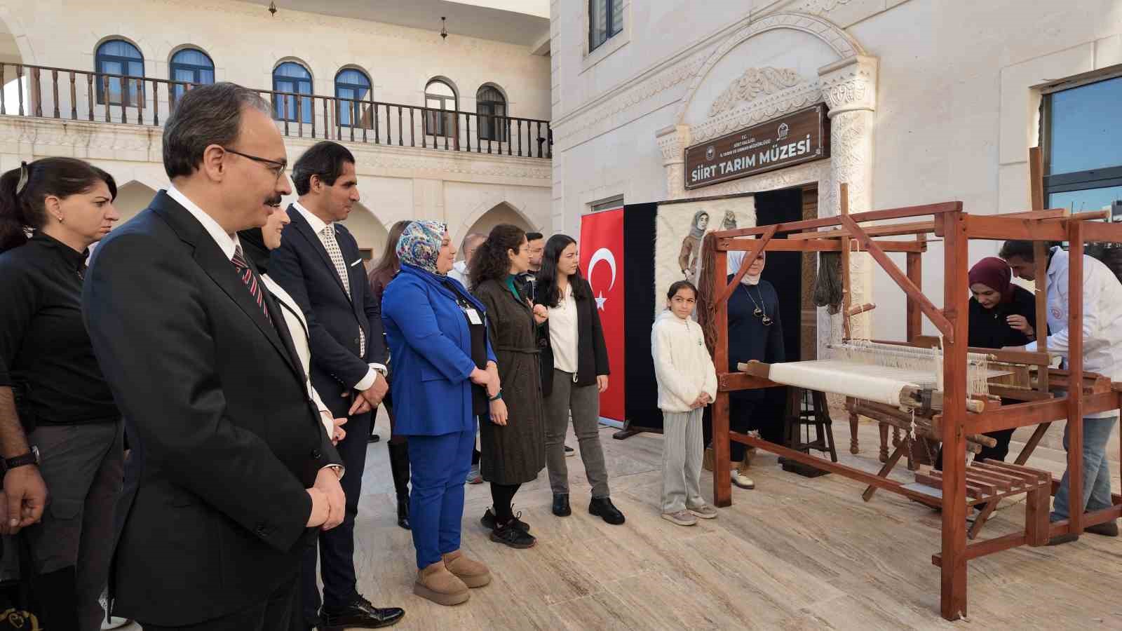 siirtte 24 ogretmen ataturk portresine 24 ilmek atti 3