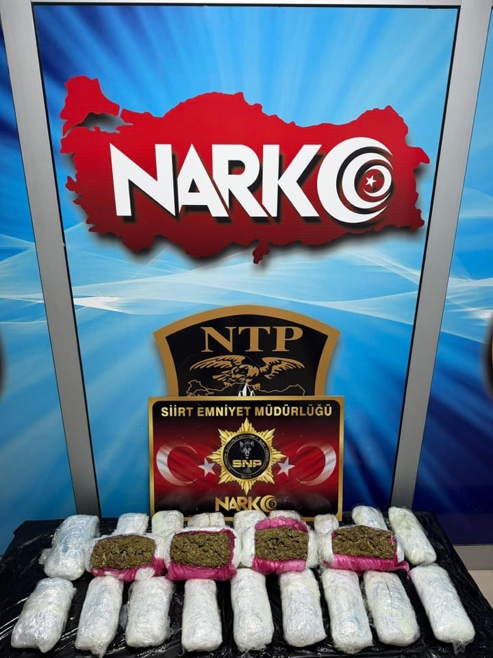 Siirt’te 9 kilo 700 gram esrar ele geçirildi 4 siirtte 9 kilo 700 gram esrar ele gecirildi 0 8KNqc94h
