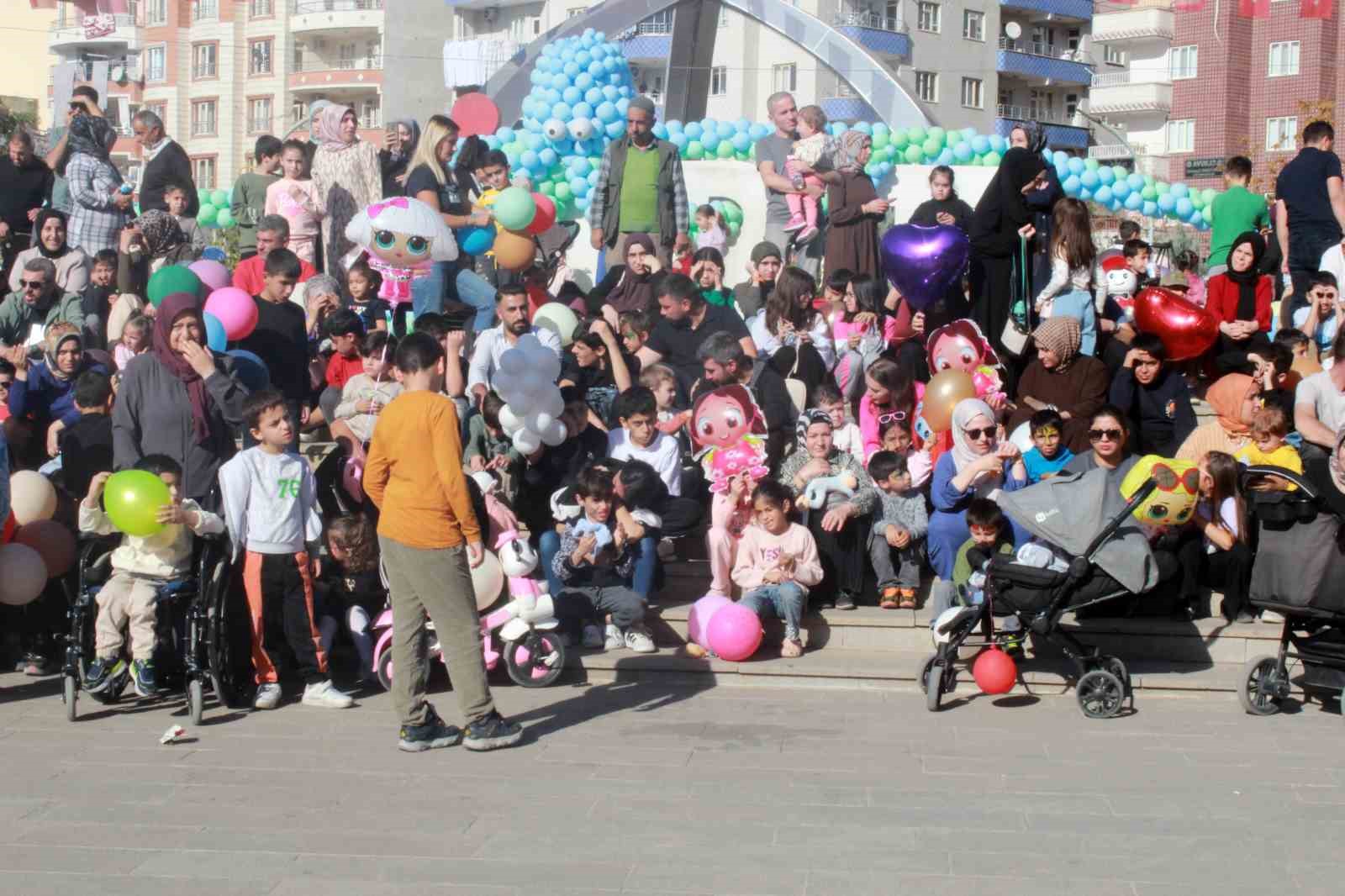Siirt’te Aile Festivali’nde yüzlerce çocuk doyasıya eğlendi 1 siirtte aile festivalinde yuzlerce cocuk doyasiya eglendi 0 R1157jNi