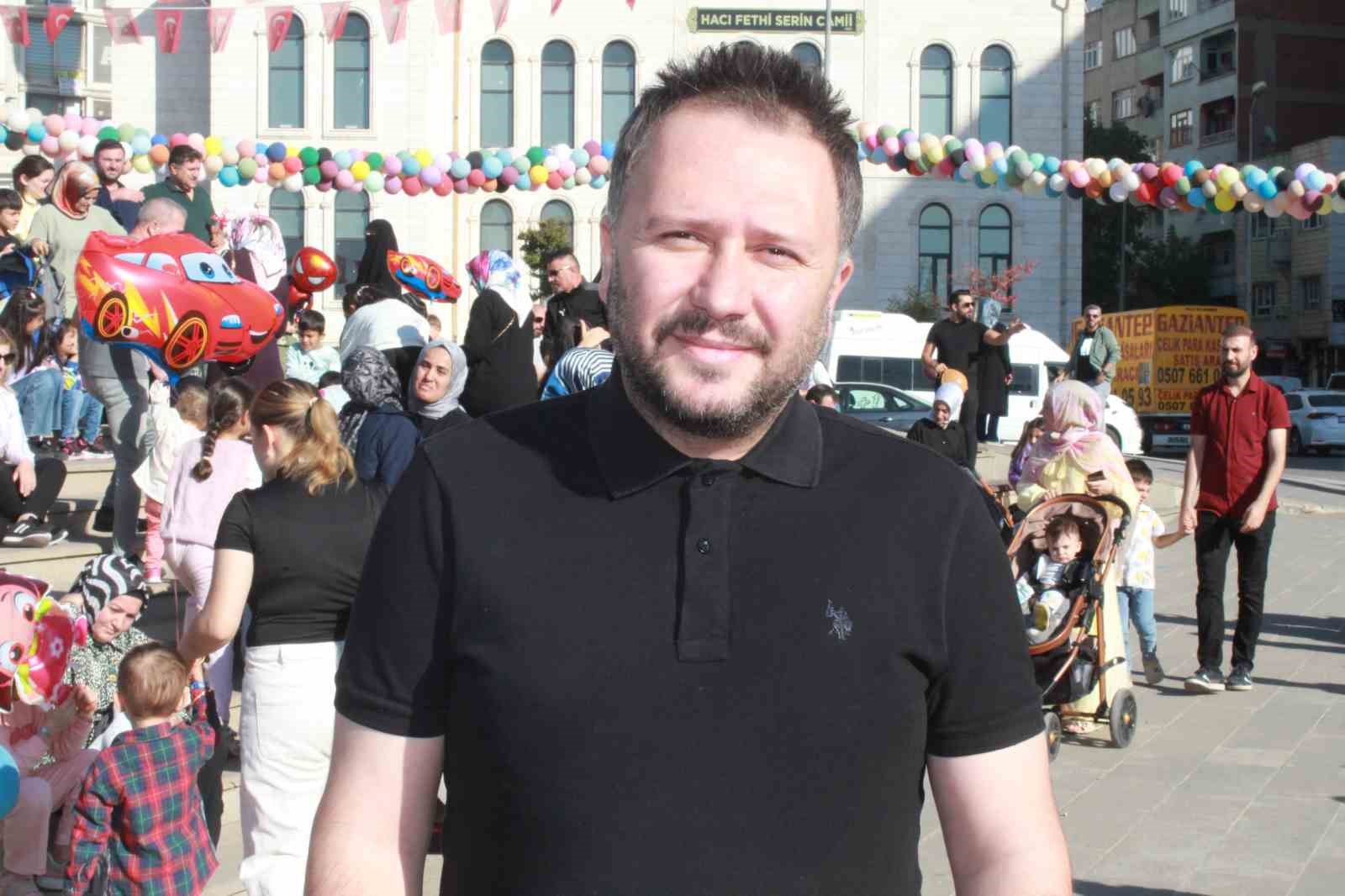 Siirt’te Aile Festivali’nde yüzlerce çocuk doyasıya eğlendi 6 siirtte aile festivalinde yuzlerce cocuk doyasiya eglendi 2 Hrua6fqI