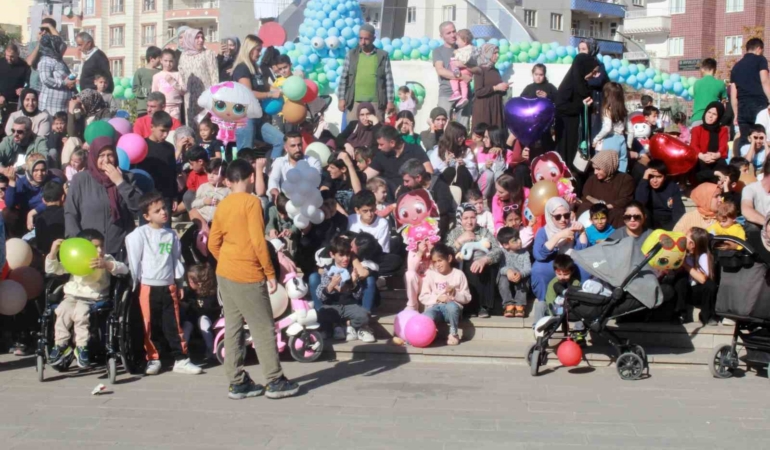 siirtte-aile-festivalinde-yuzlerce-cocuk-doyasiya-eglendi-Sg5peh7G.jpg