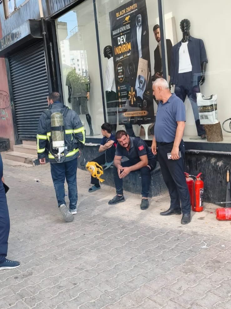 siirtte apartman dairesinde yangin 3 kisi dumandan etkilendi 5 dwRnezSe