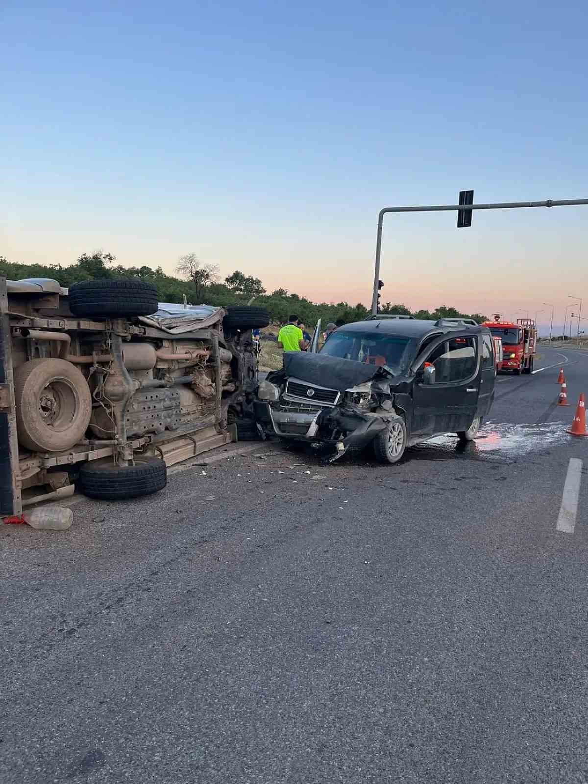 siirtte araclar carpisti 2 agir yarali 0 UMhaPmyr
