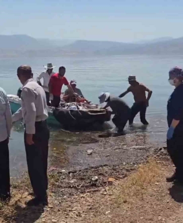 siirtte-bahcede-fenalasan-hasta-tekneyle-ambulansa-ulastirildi-QReM3mGp.jpg