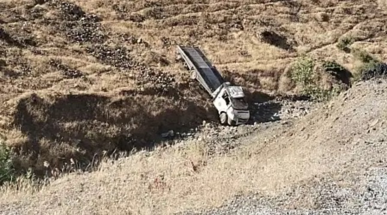 siirtte cekici sarampole devrildi 2 yarali 0 Dlg2trNy