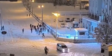 siirtte-cocuklar-kartoplarini-karakola-atti-polisler-karsilik-verince-renkli-goruntuler-olustu-ncIwtVdZ.jpg