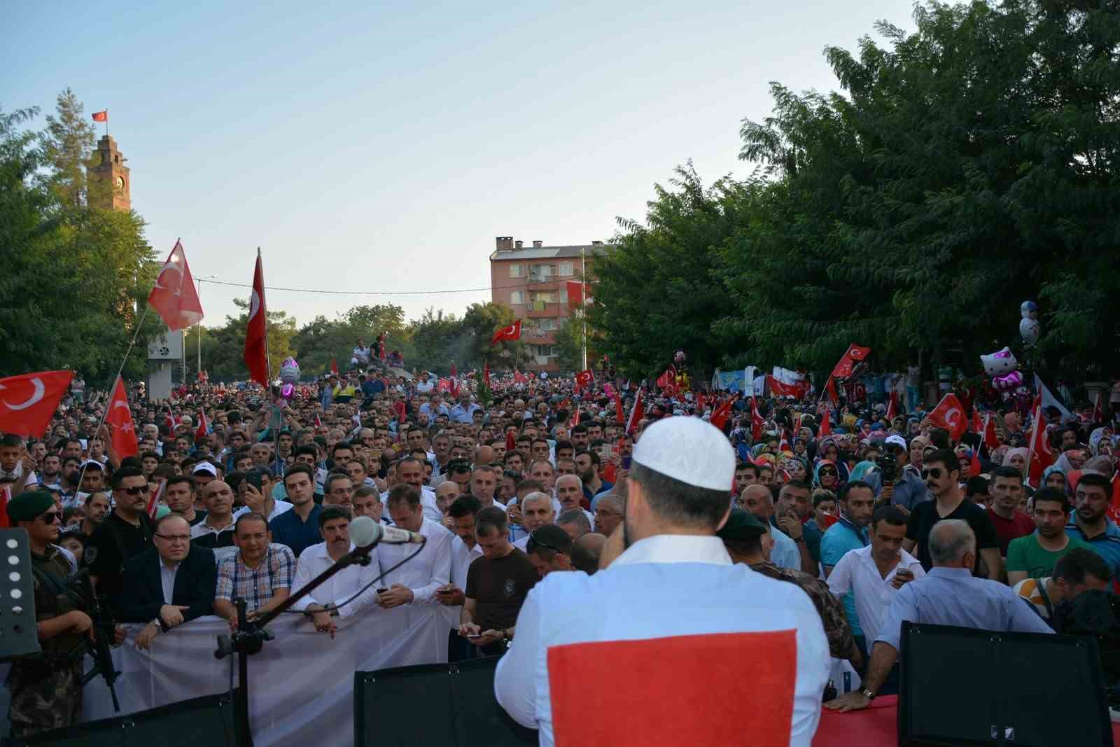 Siirt’te darbe gecesi belgeselle ele alındı 7 siirtte darbe gecesi belgeselle ele alindi 3 z7Lv8fCE